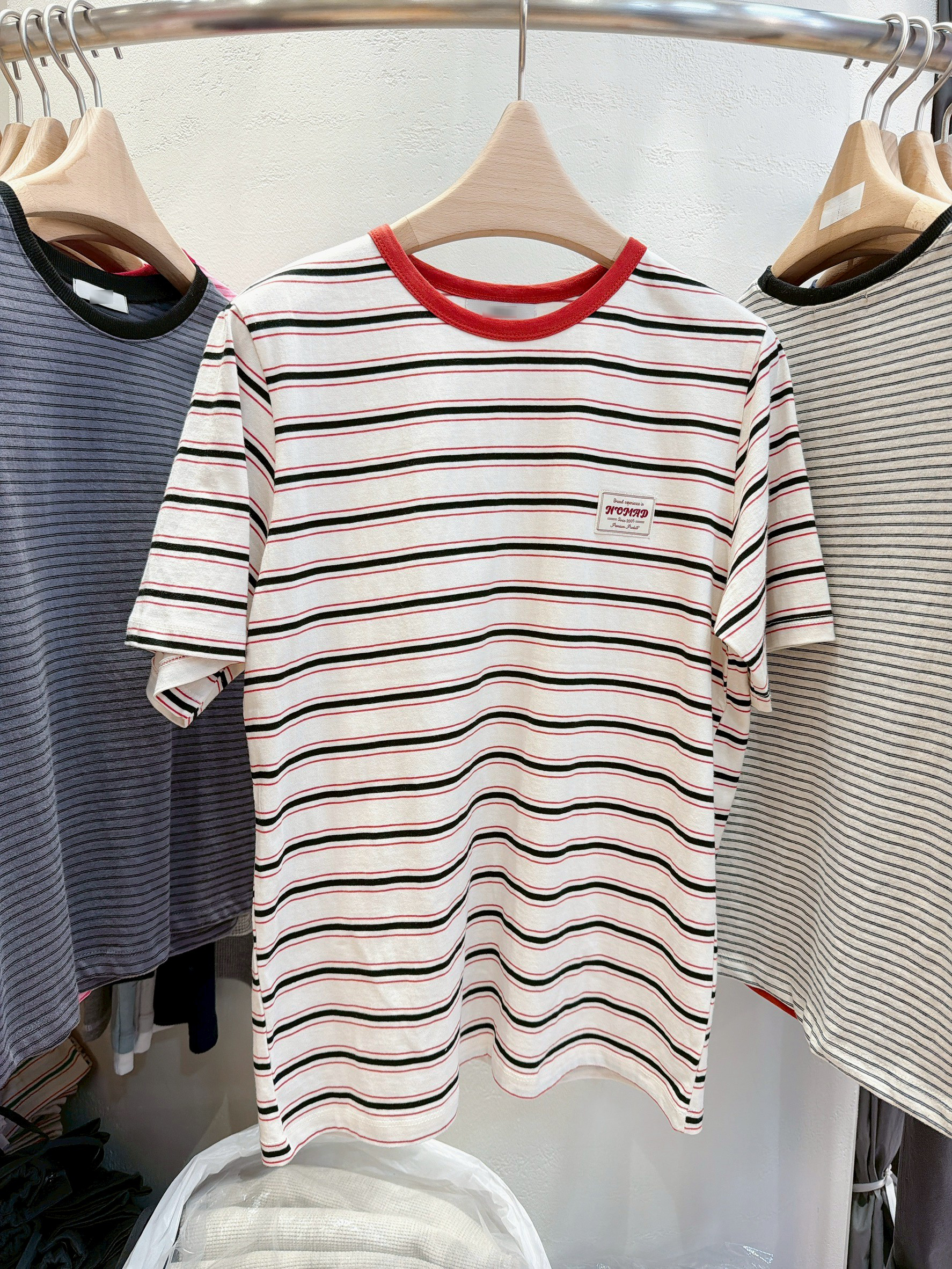 B50.亮眼復古橘寬條TEE