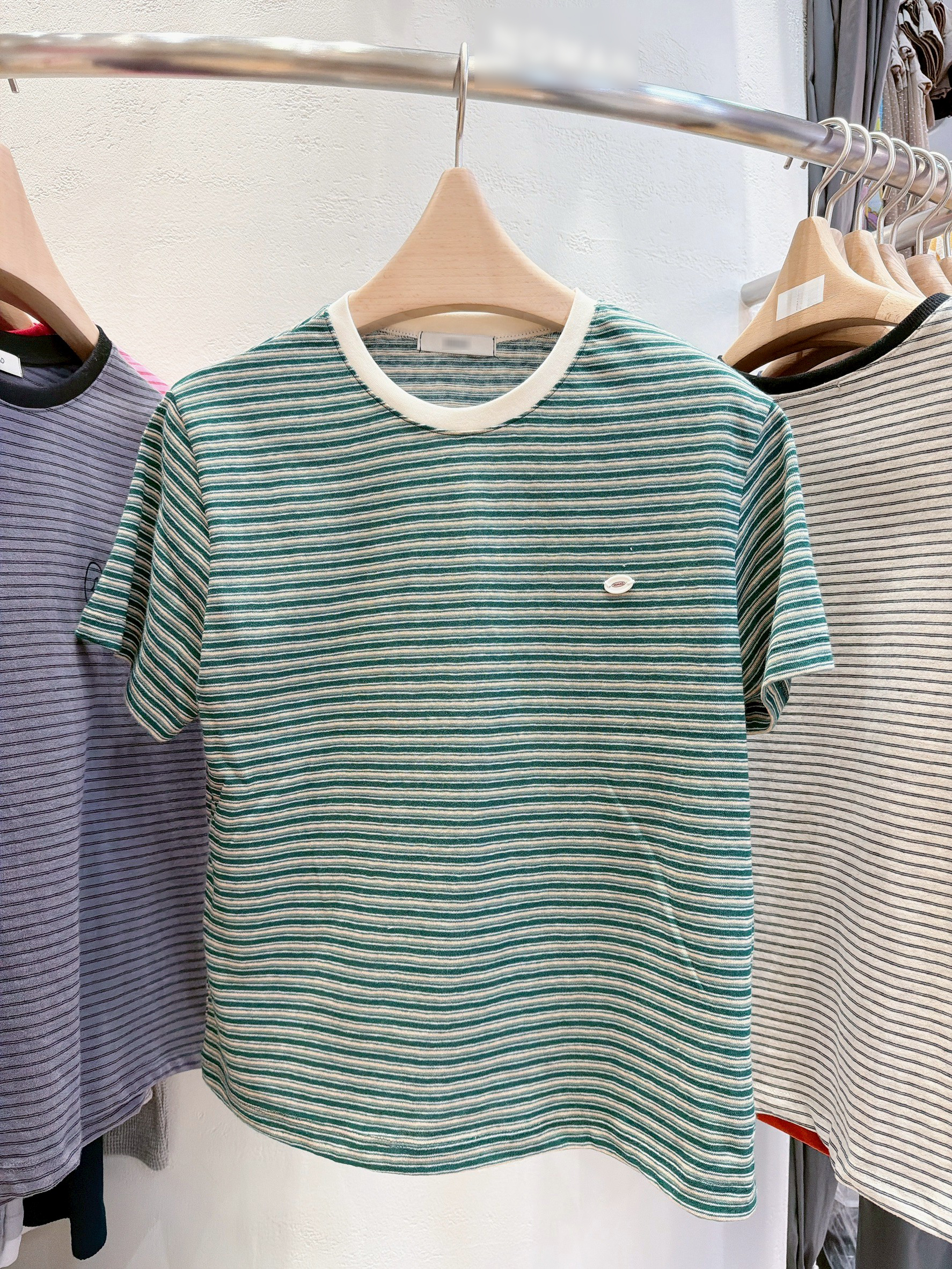 B51.色彩條紋顯瘦TEE