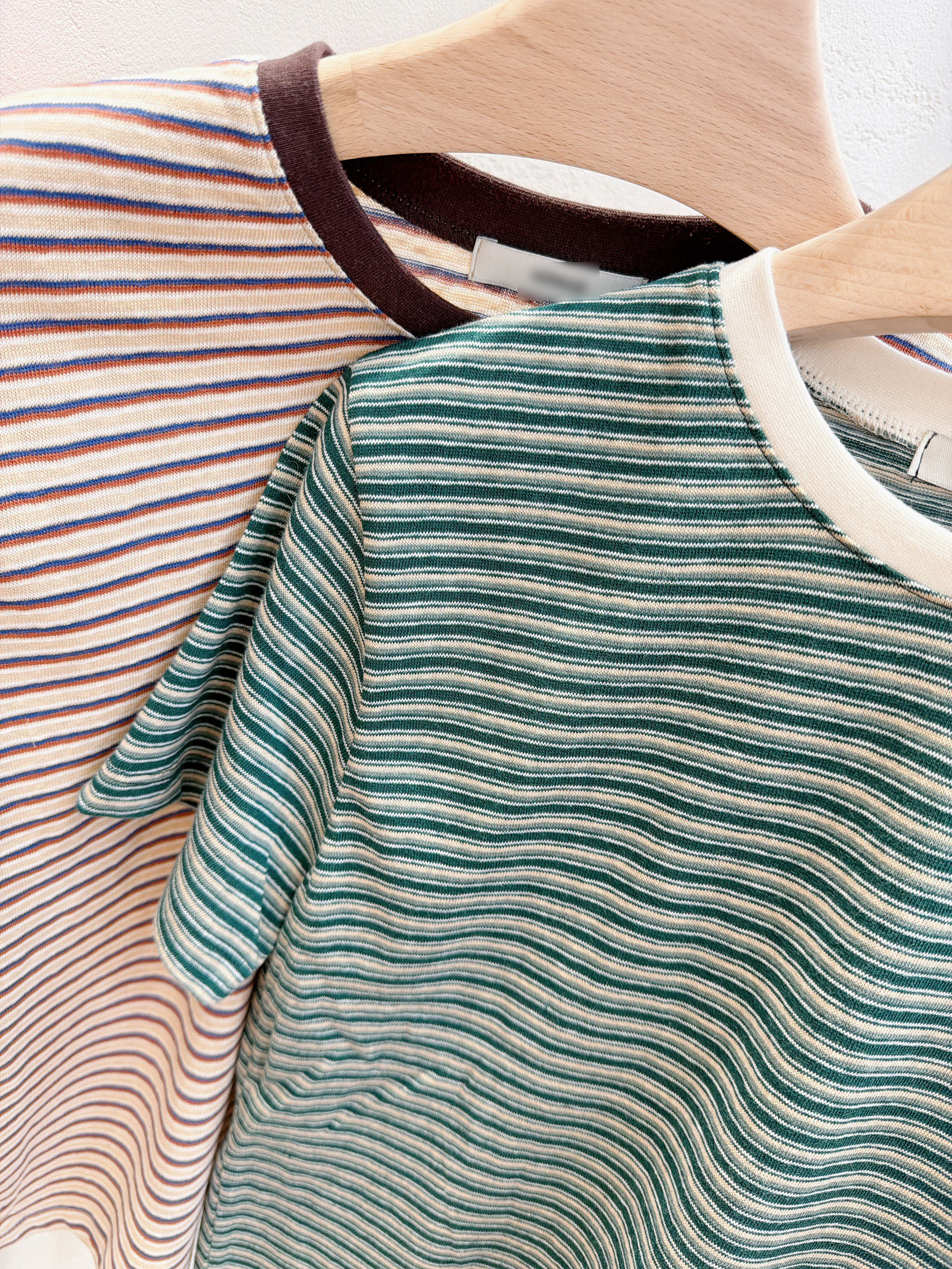 B51.色彩條紋顯瘦TEE