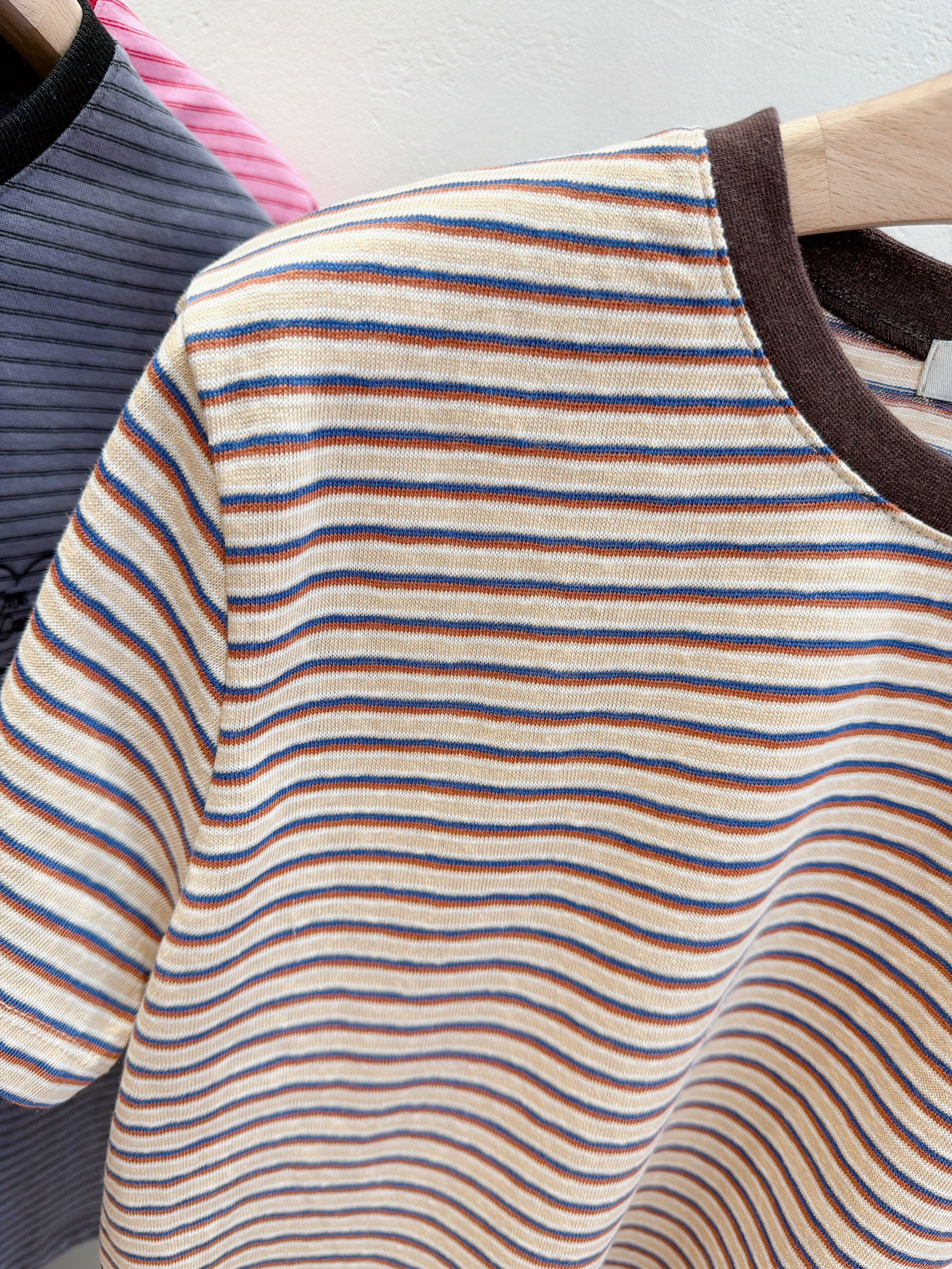 B51.色彩條紋顯瘦TEE