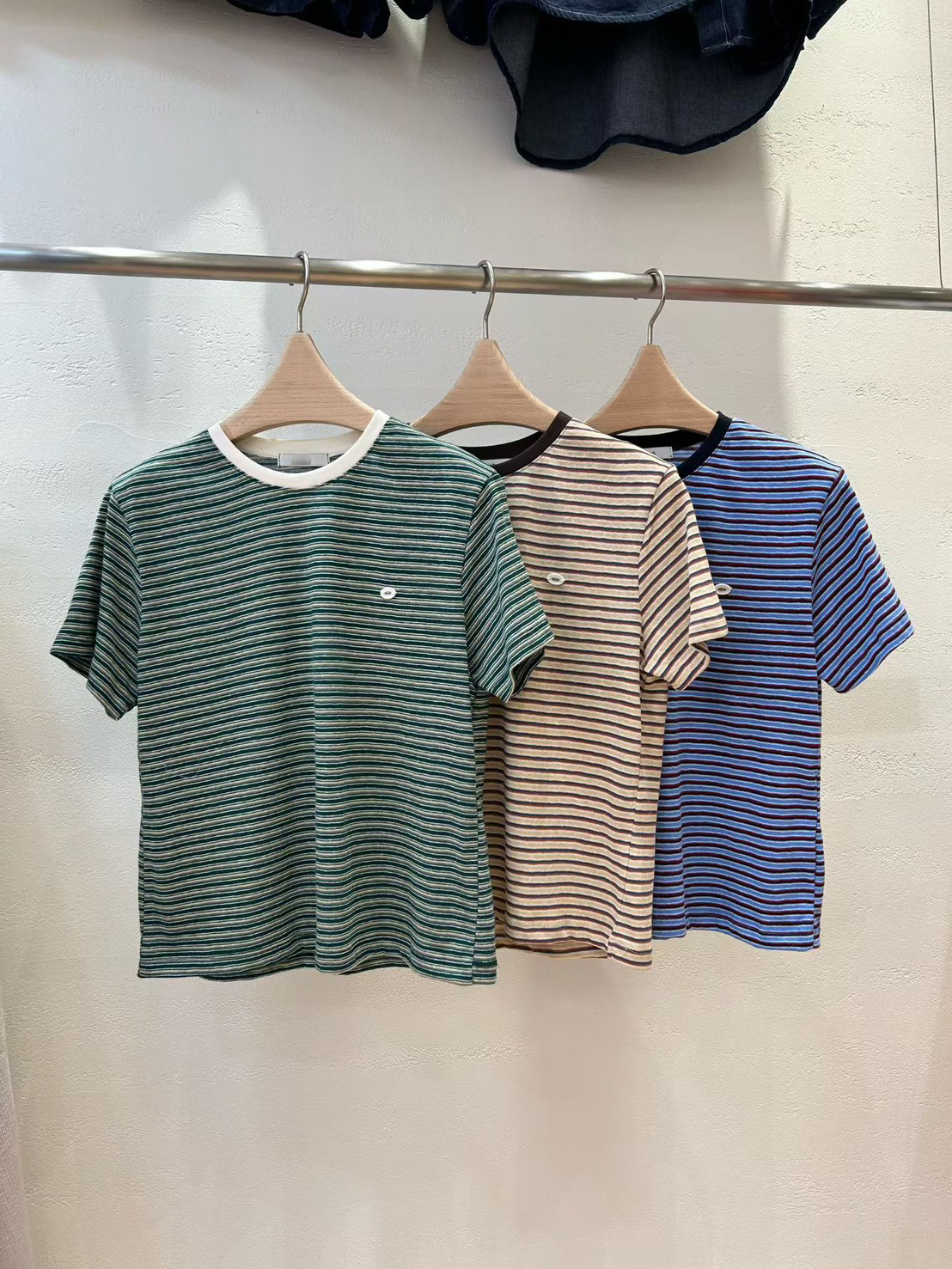 B51.色彩條紋顯瘦TEE