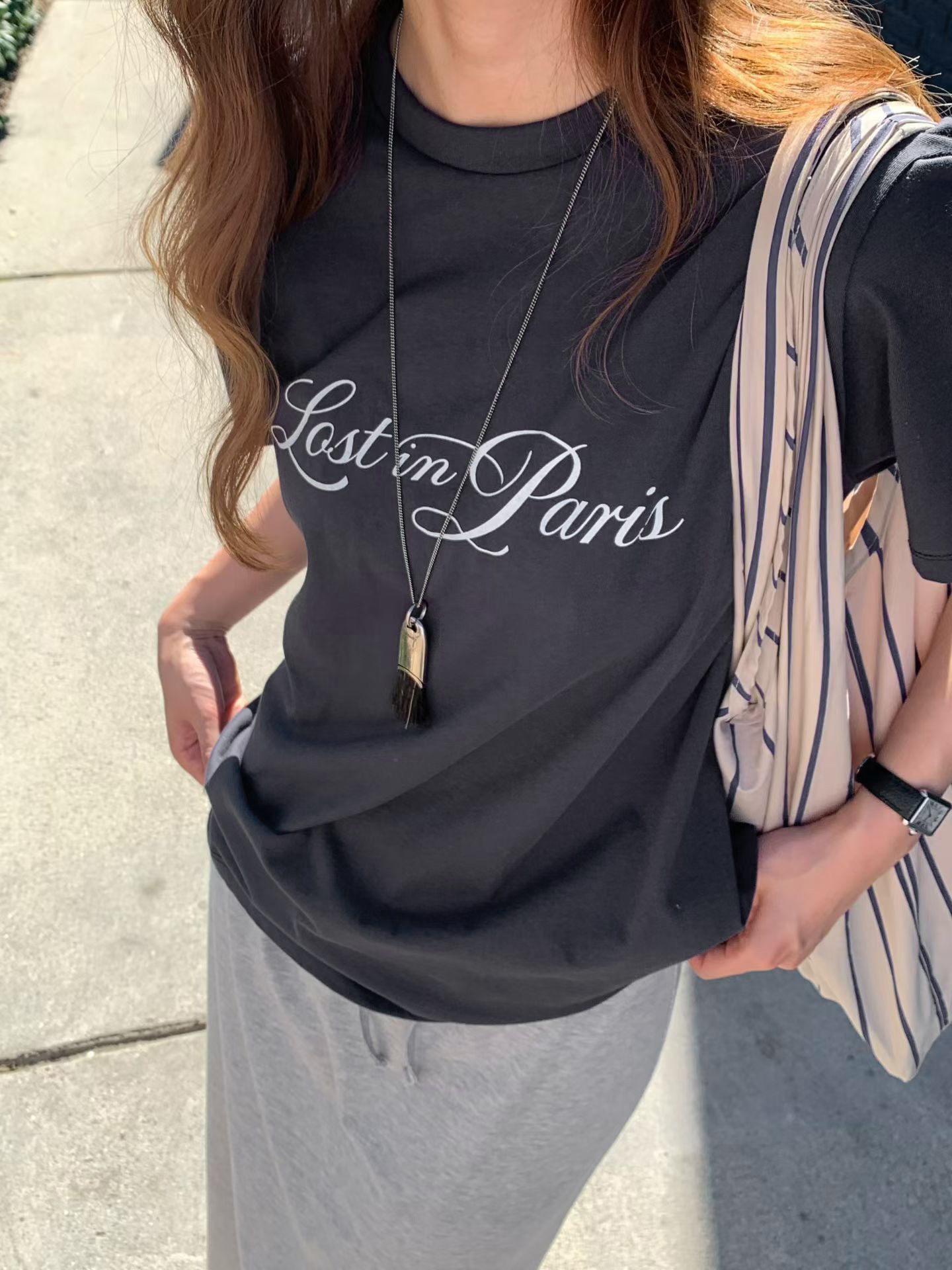 B20.大V家時尚草寫TEE