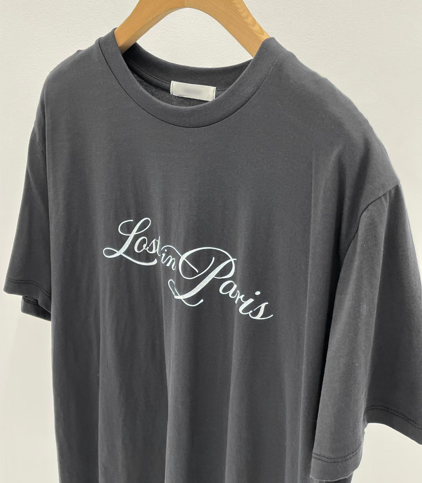 B20.大V家時尚草寫TEE