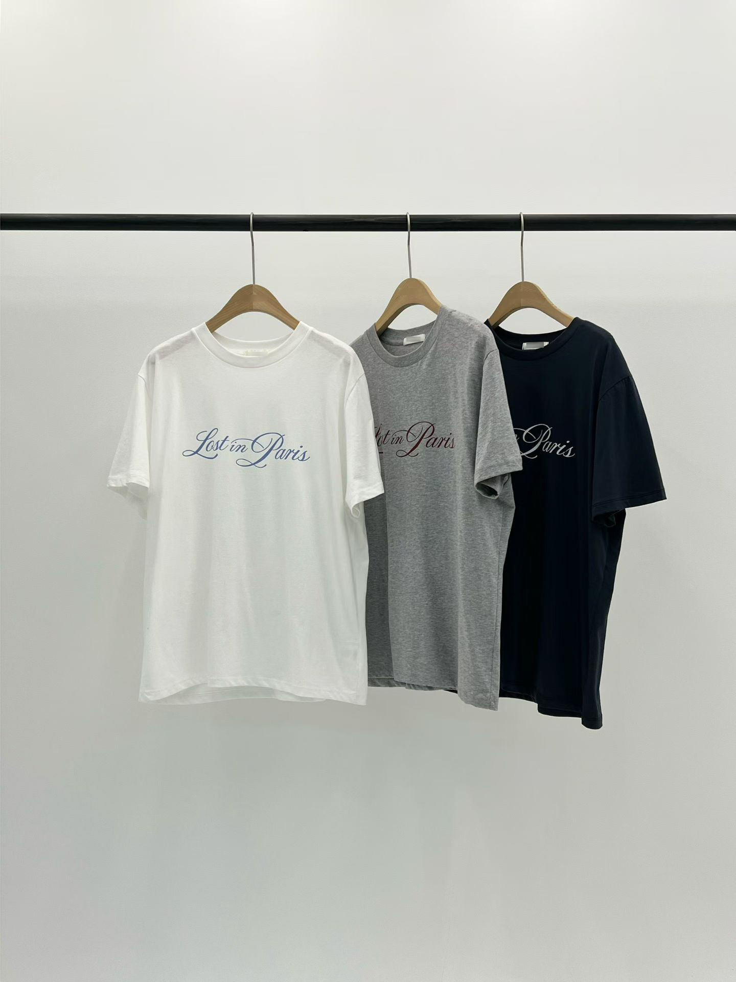 B20.大V家時尚草寫TEE