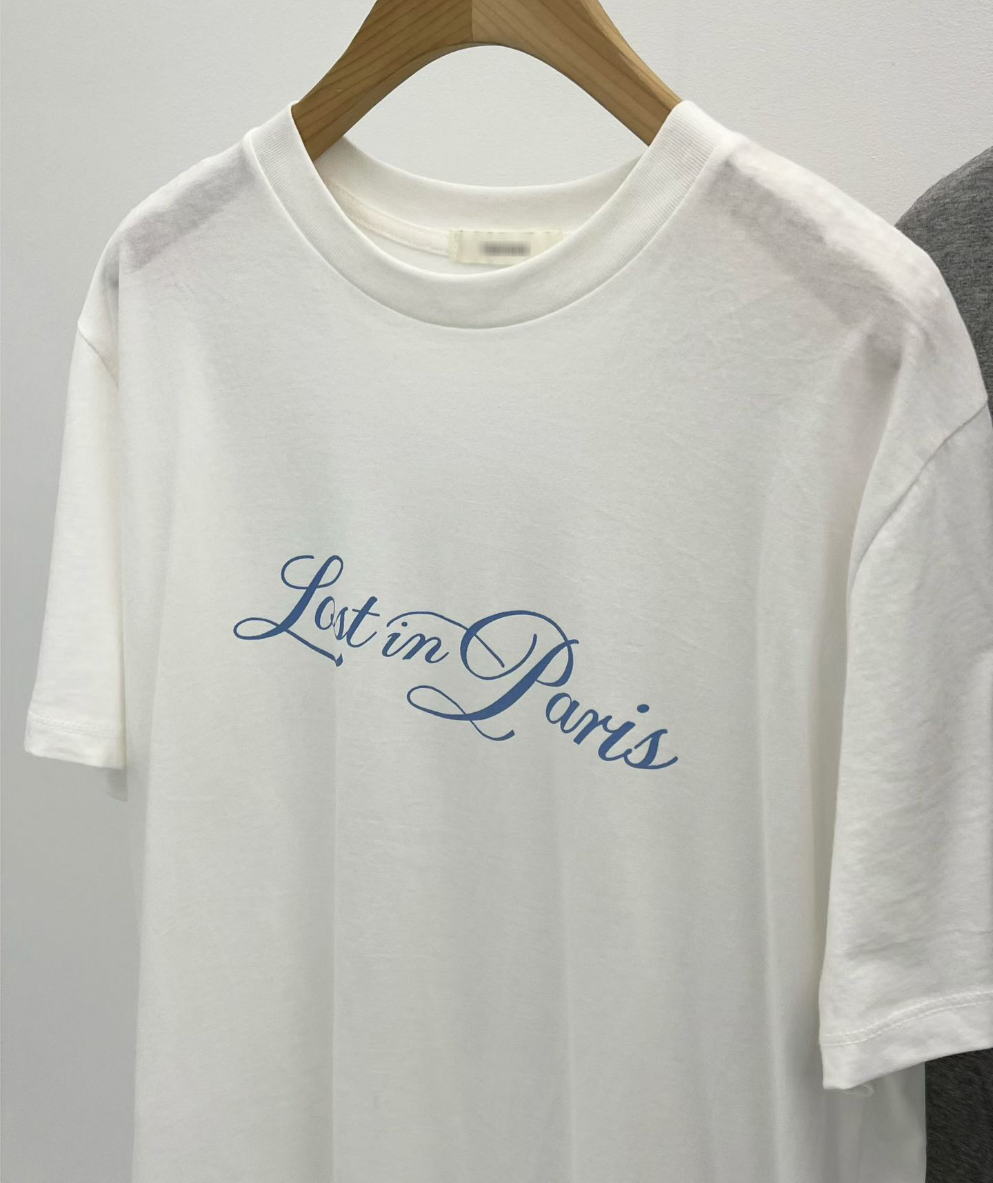 B20.大V家時尚草寫TEE