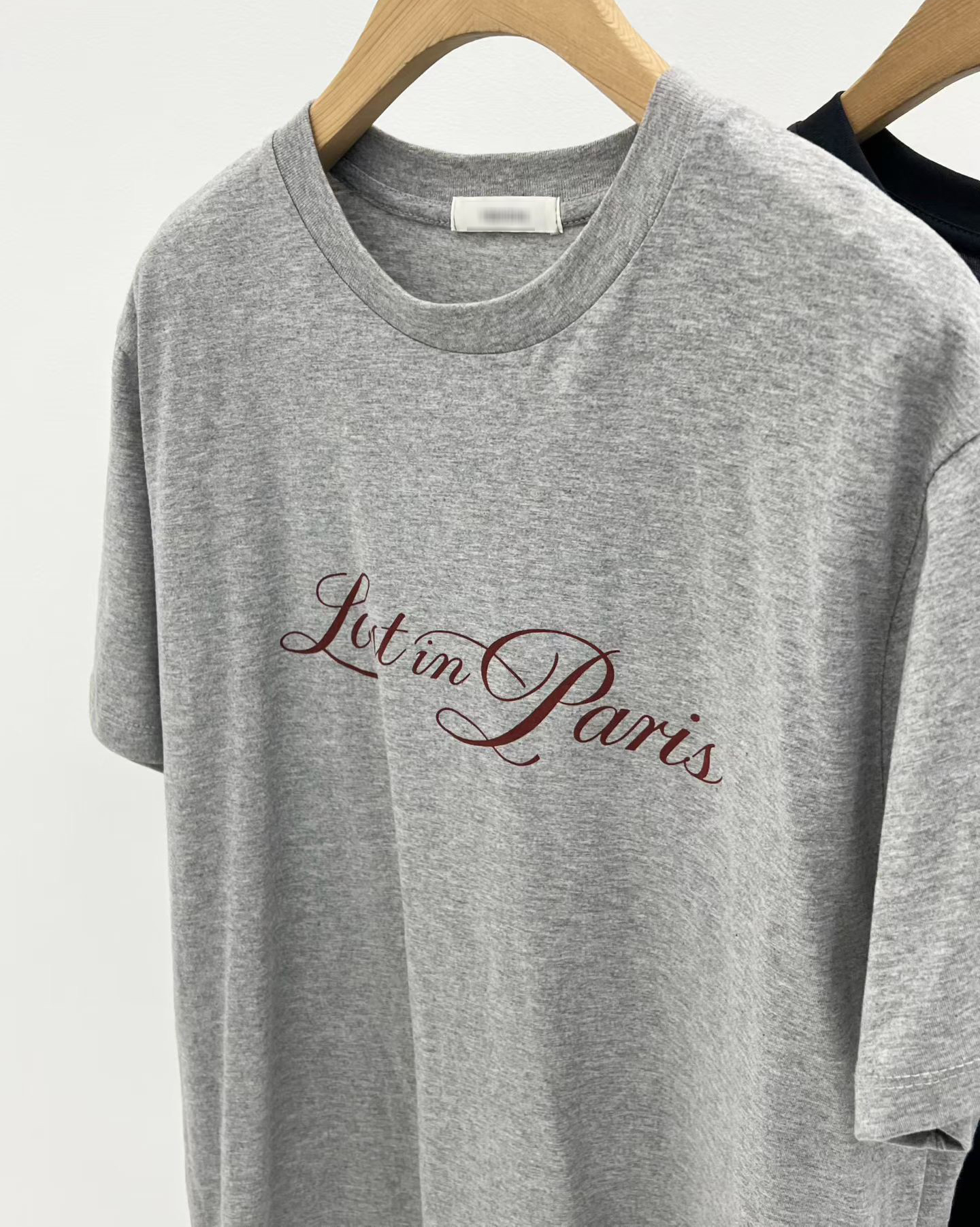 B20.大V家時尚草寫TEE