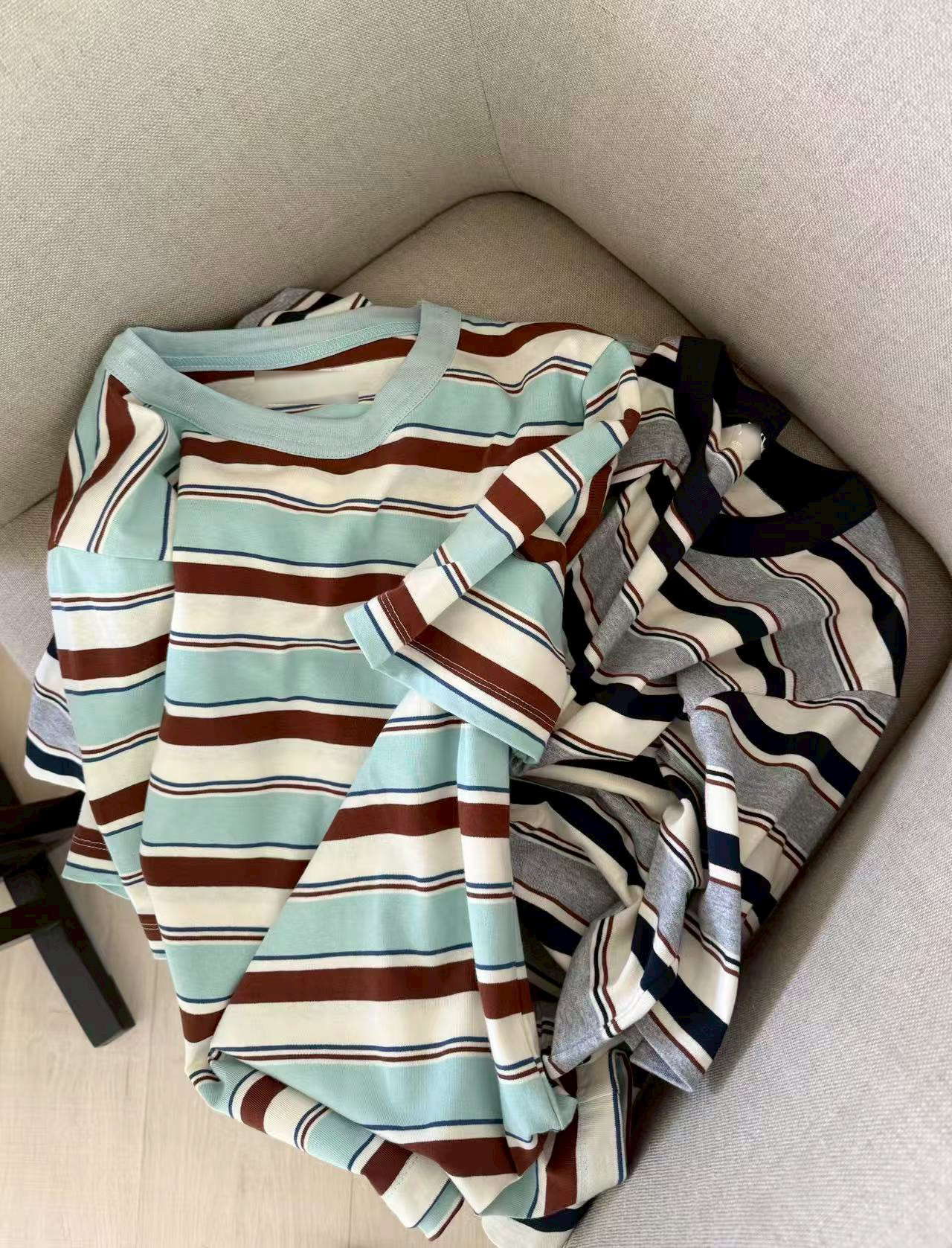 B10.復古配色條紋TEE