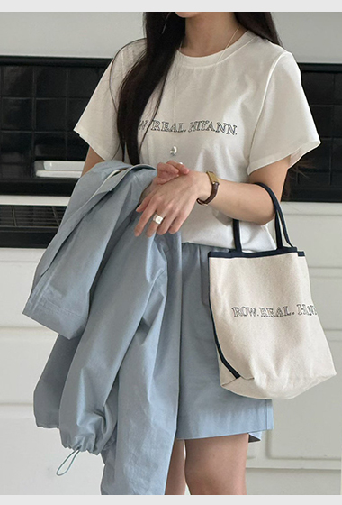 B05.時尚英文休閒字TEE