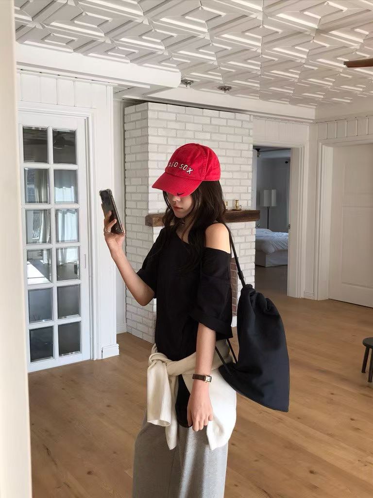 B85.小V家好搭配大圓領薄TEE