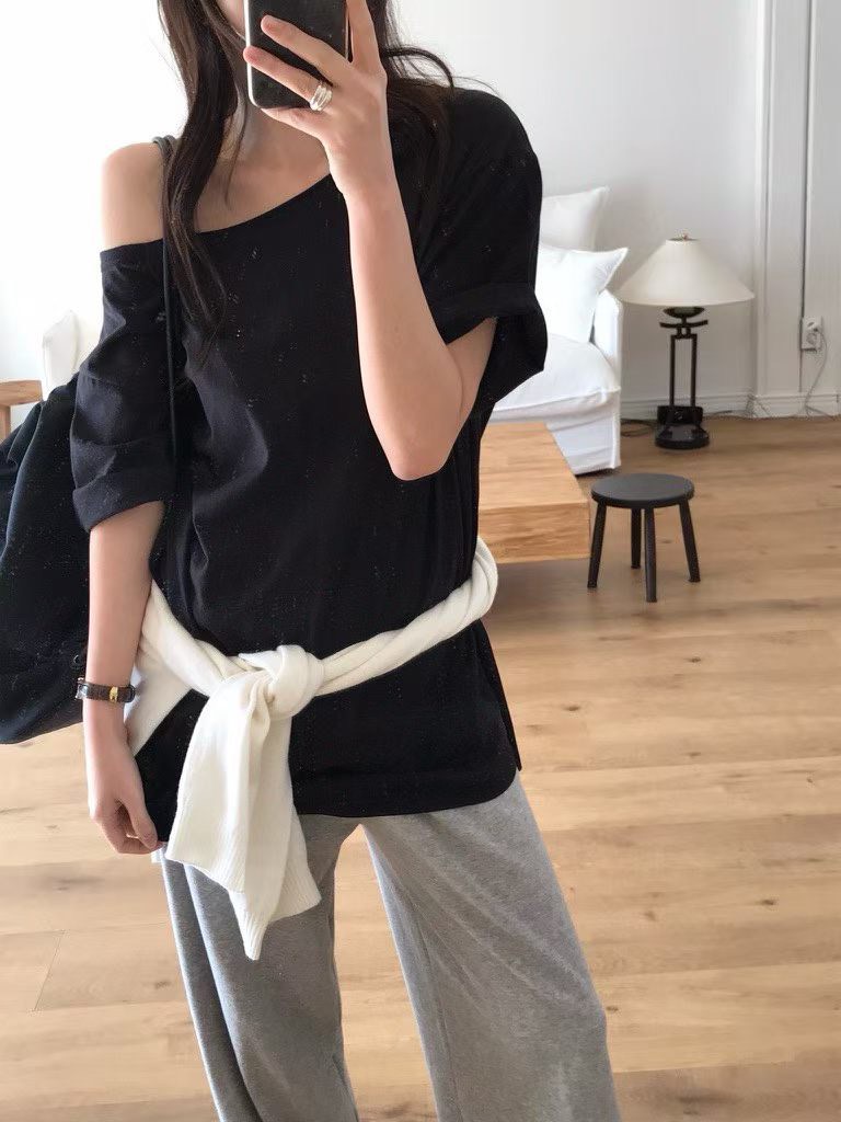 B85.小V家好搭配大圓領薄TEE