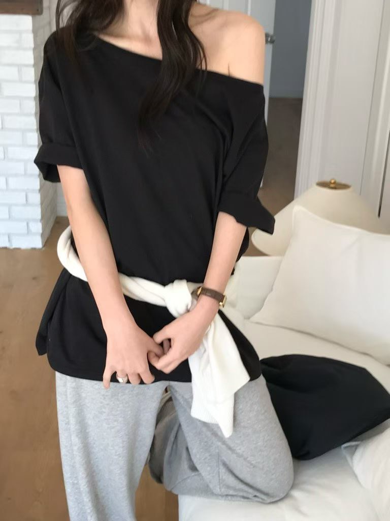 B85.小V家好搭配大圓領薄TEE