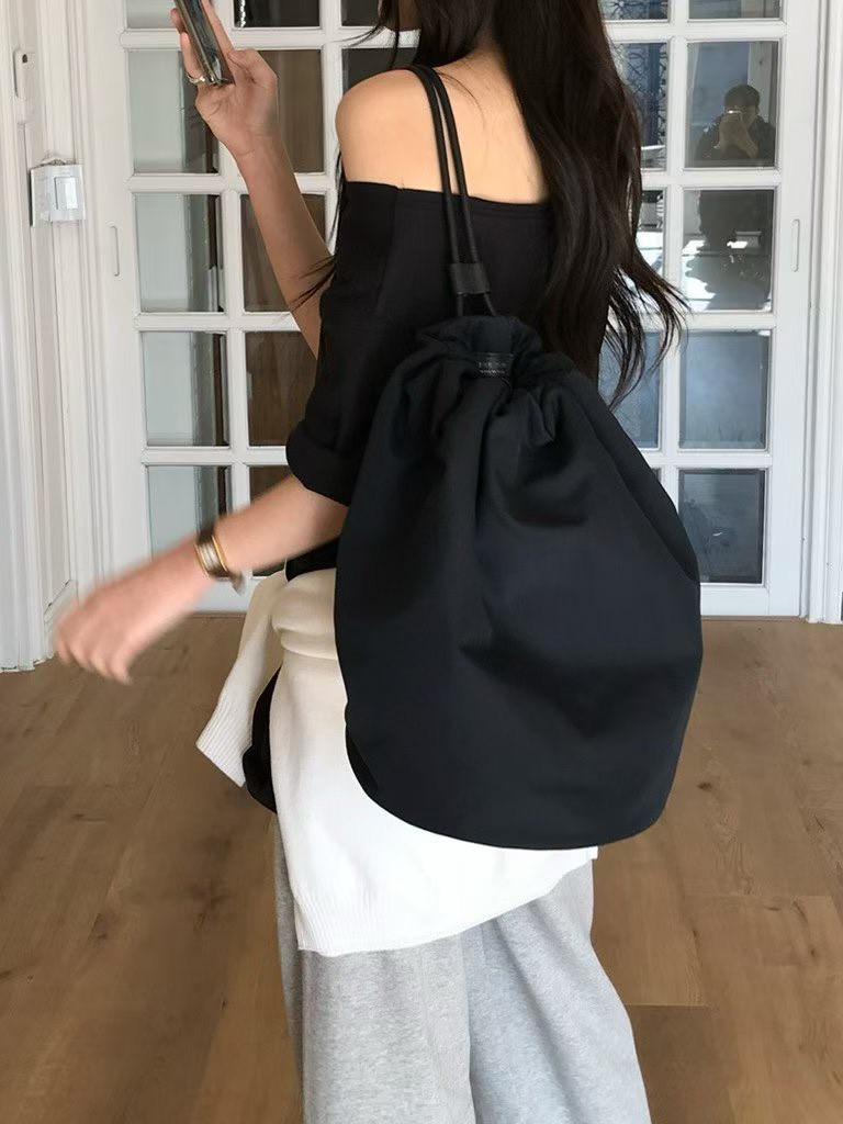 B85.小V家好搭配大圓領薄TEE