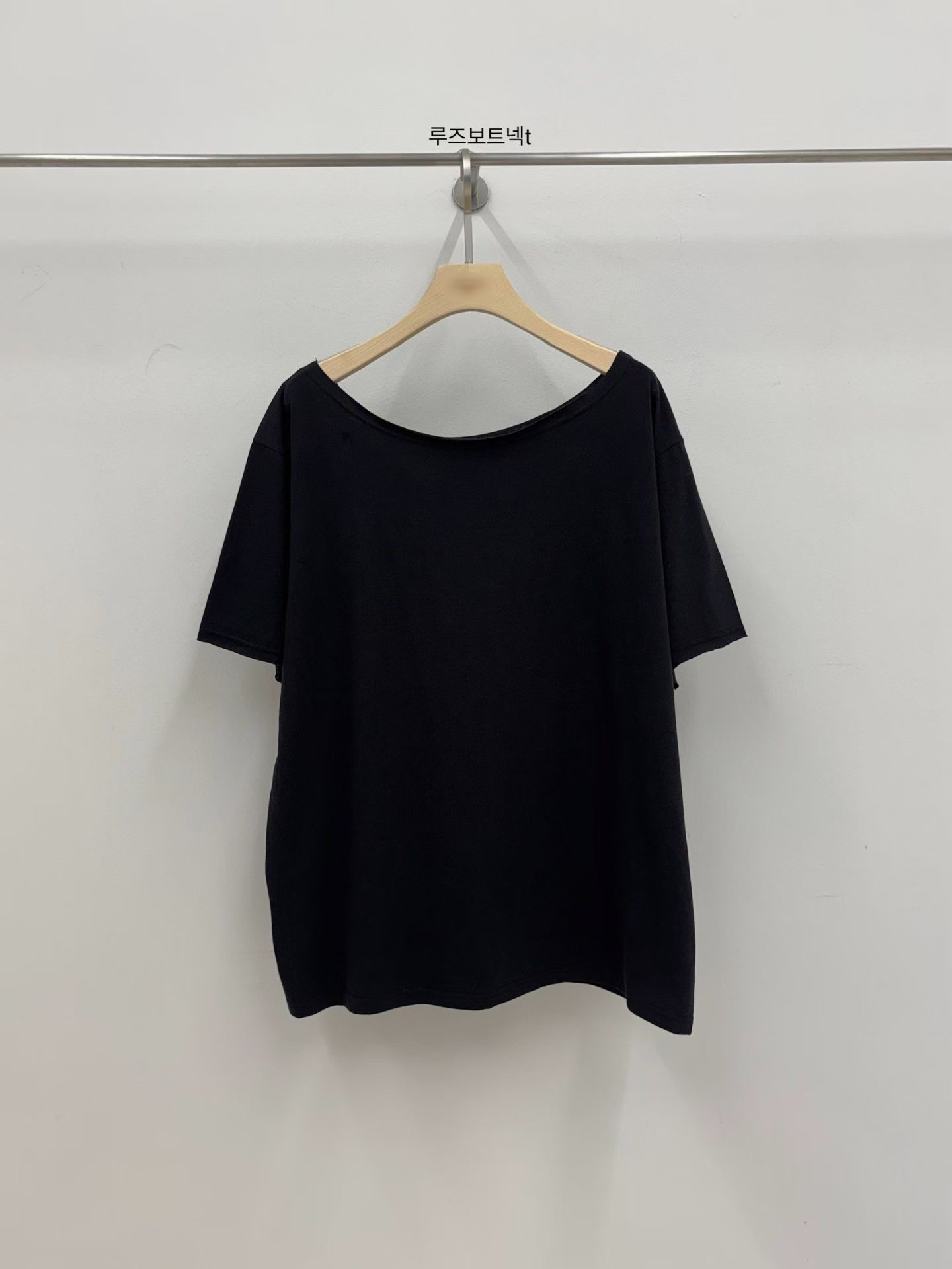 B85.小V家好搭配大圓領薄TEE