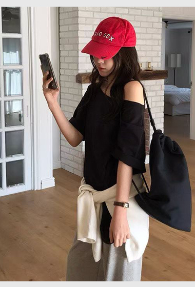 B85.小V家好搭配大圓領薄TEE