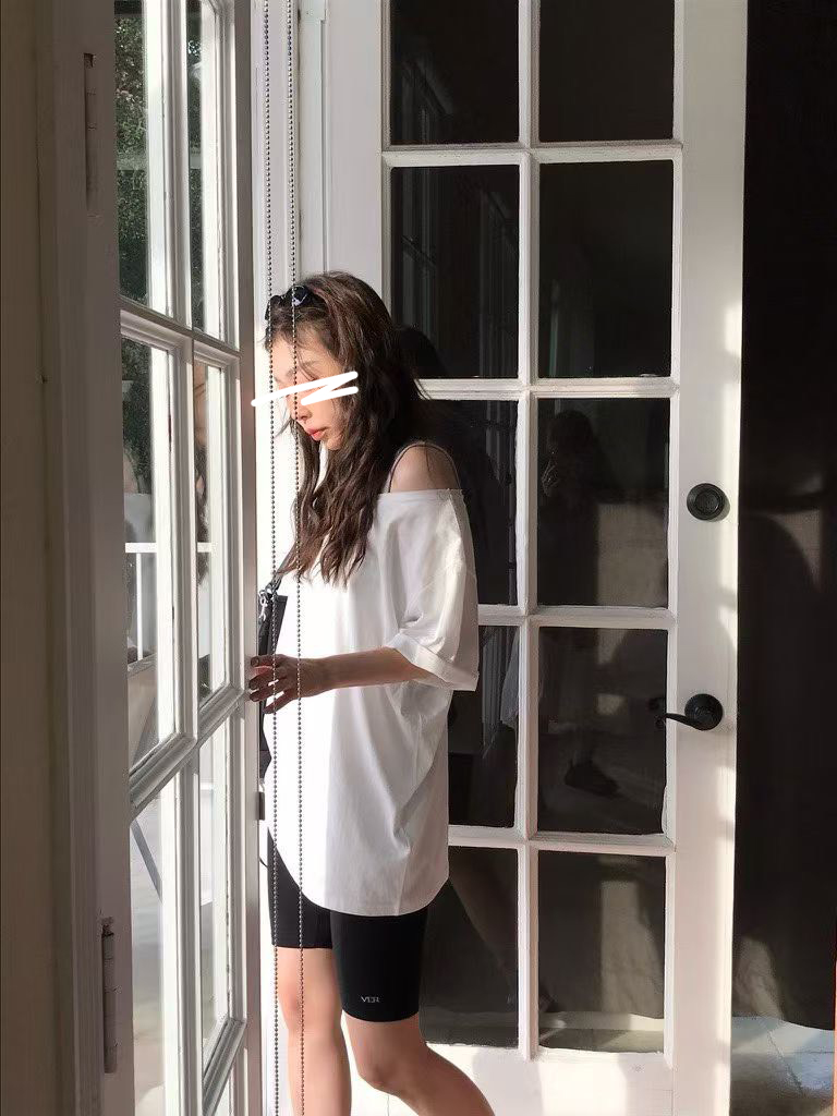 B85.小V家好搭配大圓領薄TEE