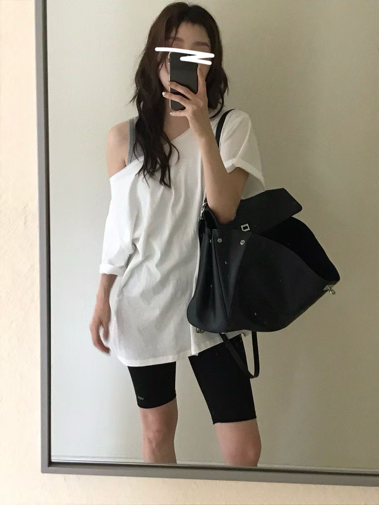 B85.小V家好搭配大圓領薄TEE