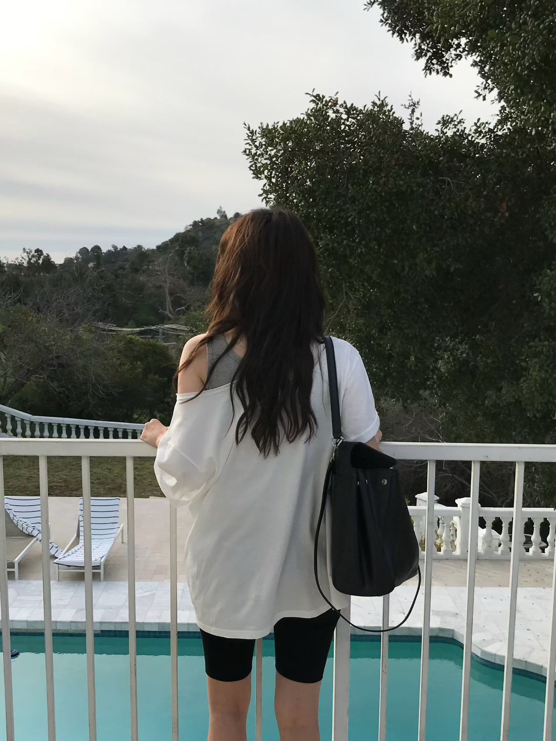 B85.小V家好搭配大圓領薄TEE