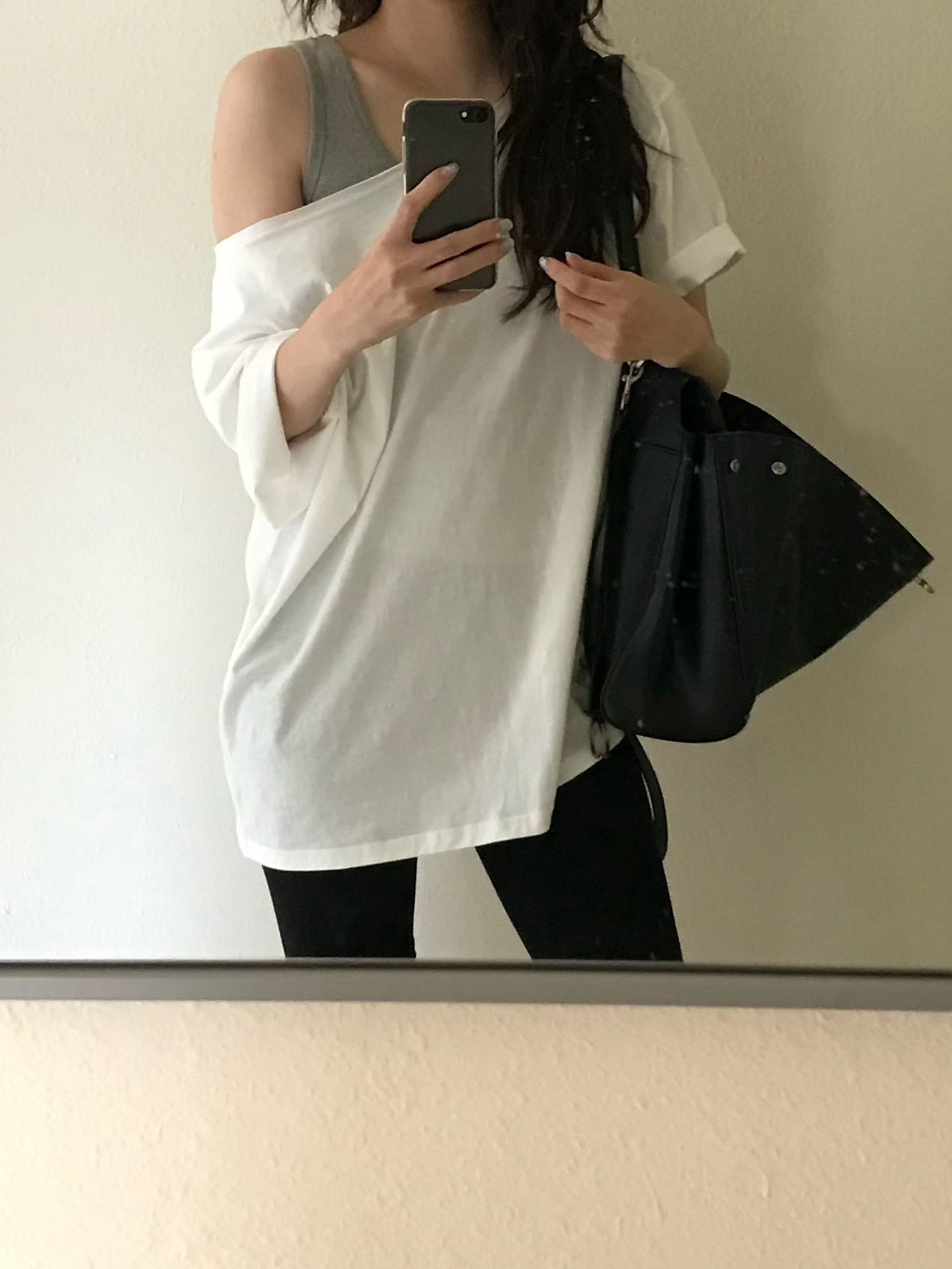 B85.小V家好搭配大圓領薄TEE