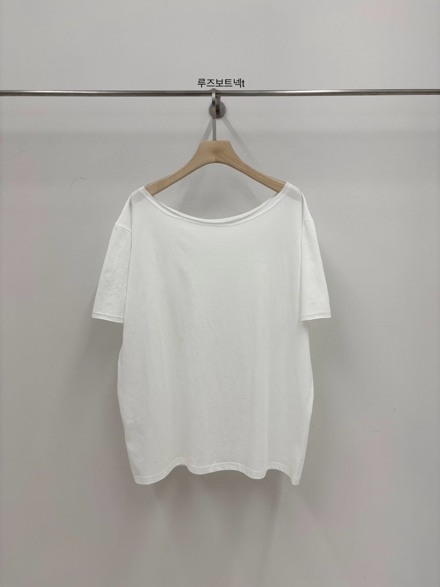 B85.小V家好搭配大圓領薄TEE