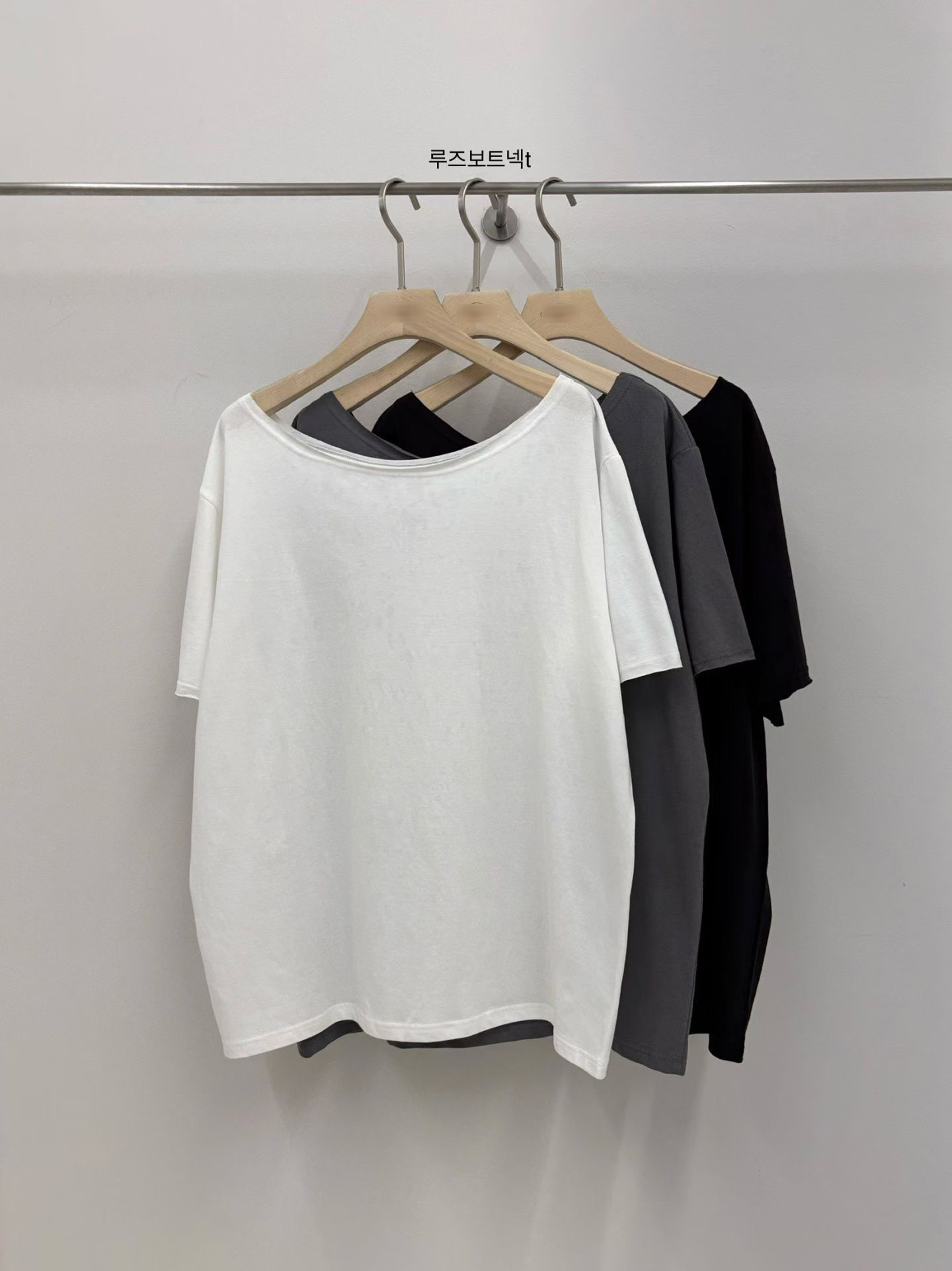 B85.小V家好搭配大圓領薄TEE