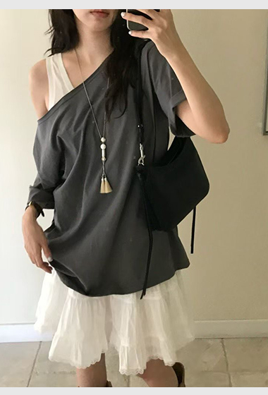 B85.小V家好搭配大圓領薄TEE