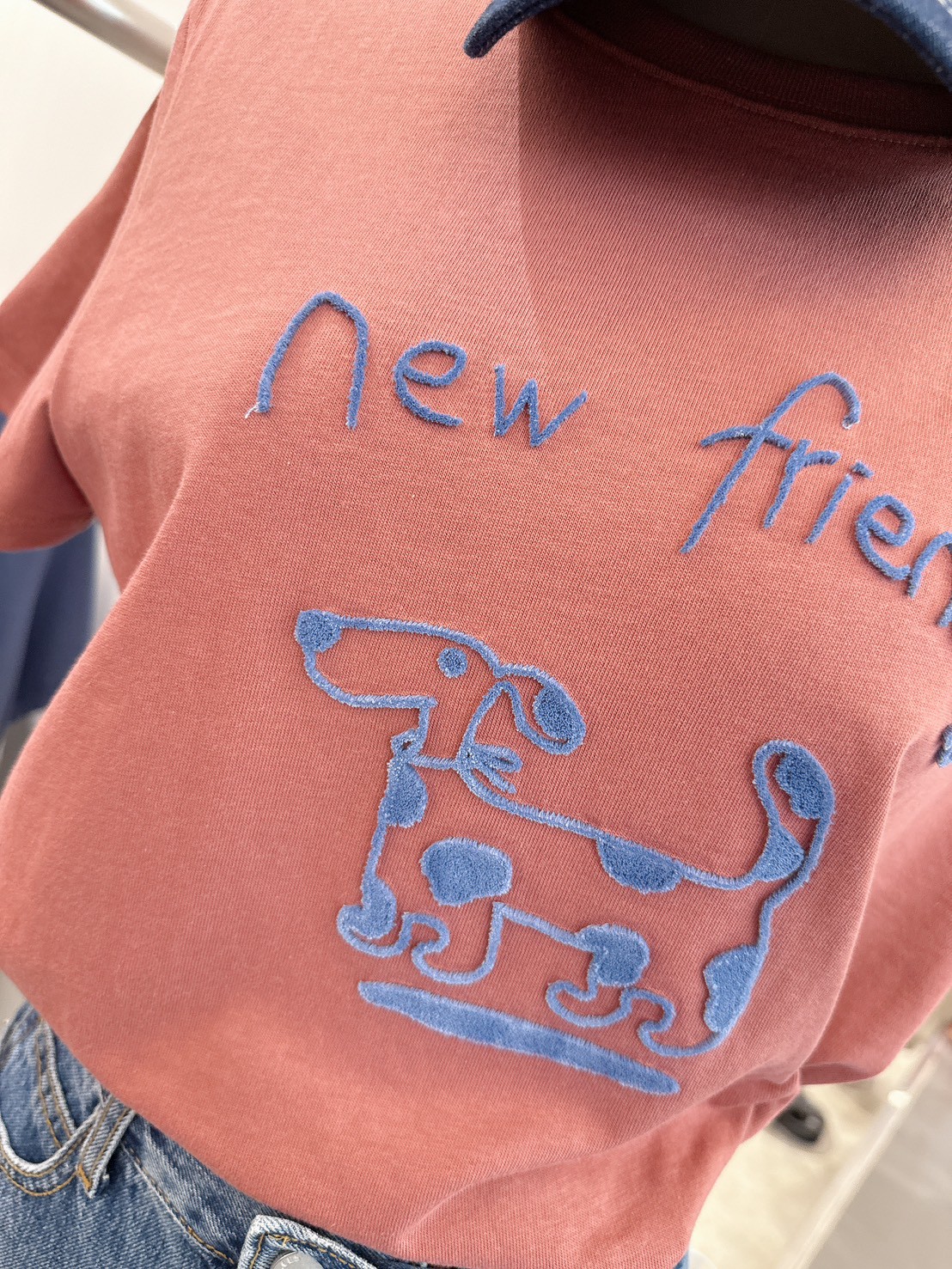 A10.俏麗新朋友狗狗TEE