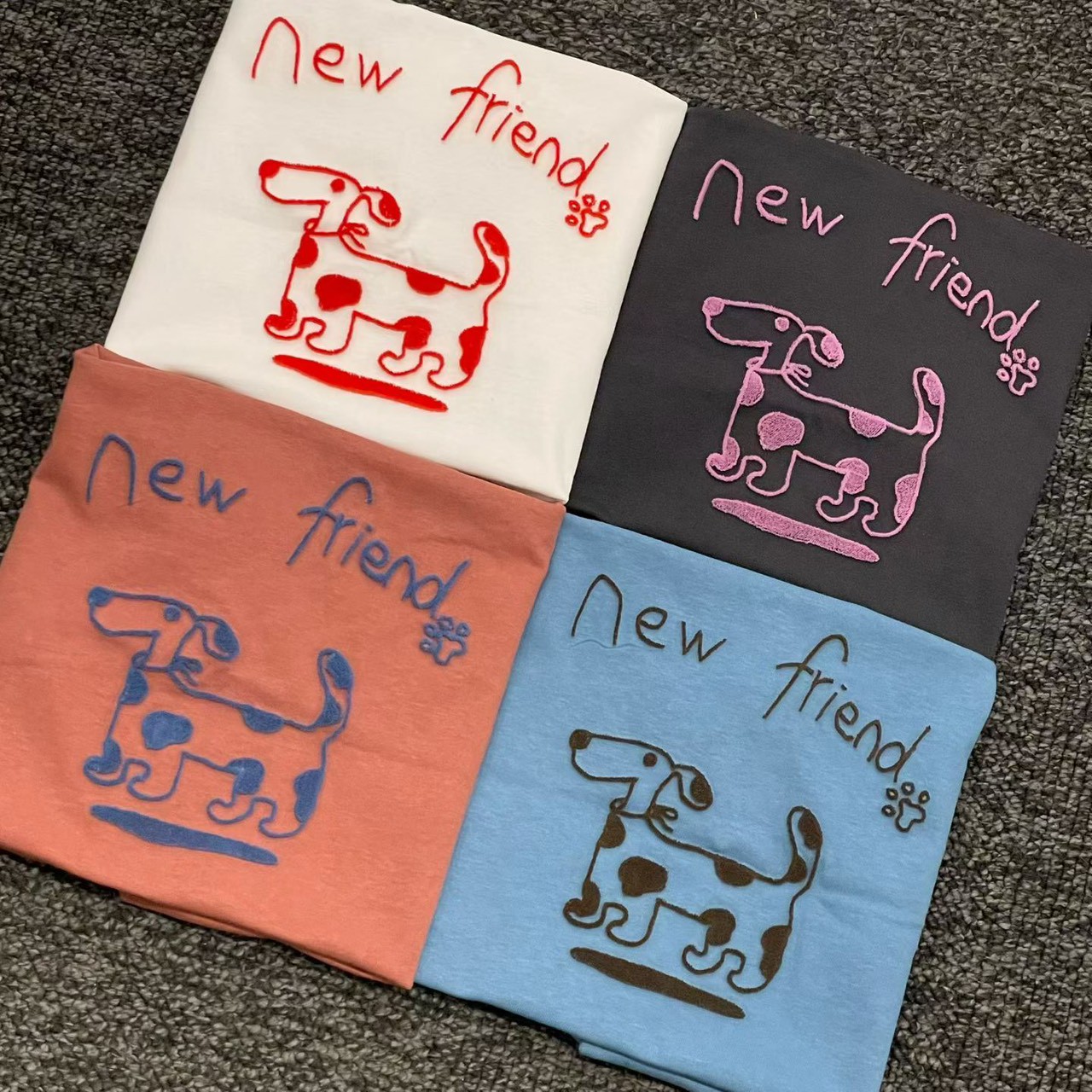 A10.俏麗新朋友狗狗TEE