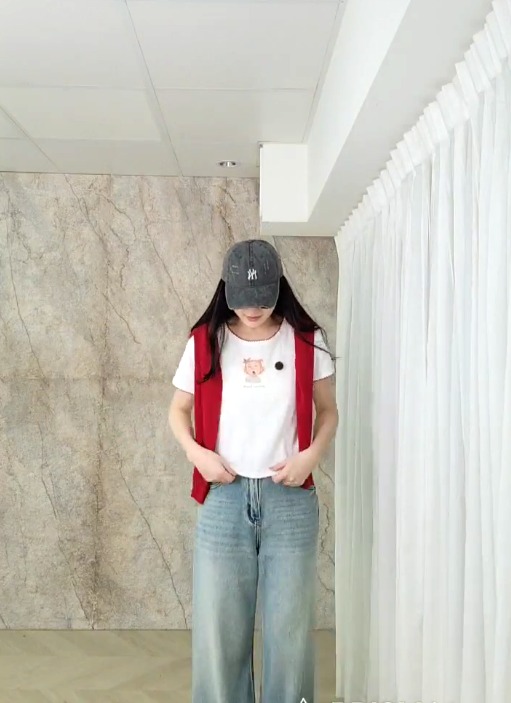 頑皮鬼臉小女孩TEE