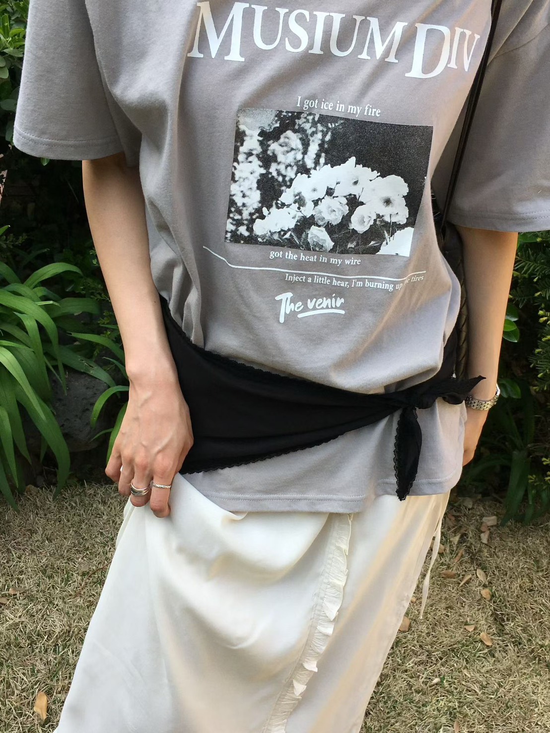 B31.櫥窗家MUSIUM DIV花卉TEE