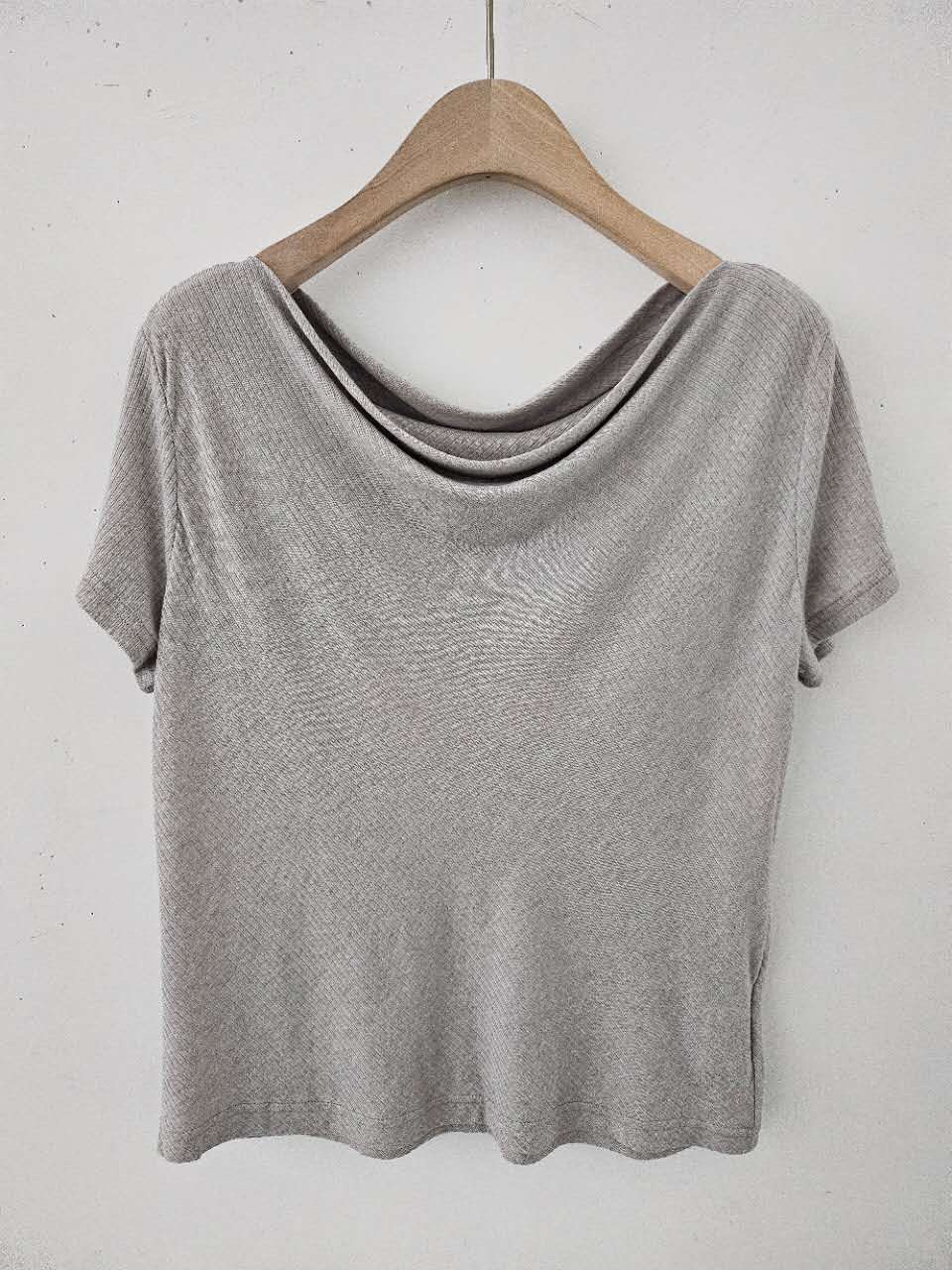 B88.星星家垂墜領天絲混紡上衣