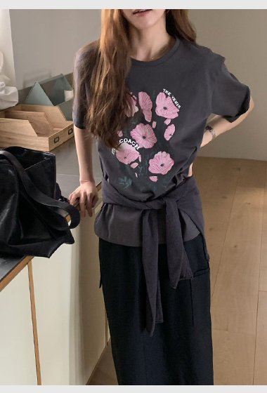B40.櫥窗家朝氣女孩花朵TEE