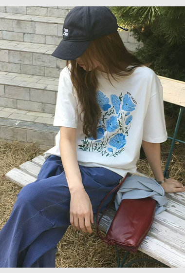 B40.櫥窗家朝氣女孩花朵TEE