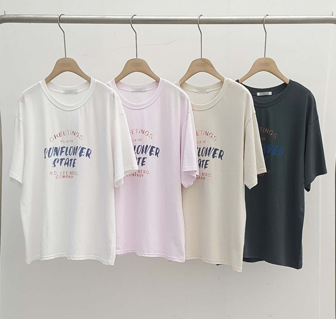 B73.小臉歐膩活潑英文字TEE