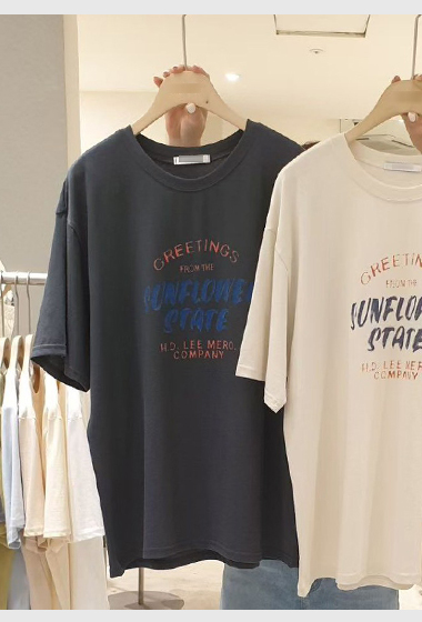 B73.小臉歐膩活潑英文字TEE