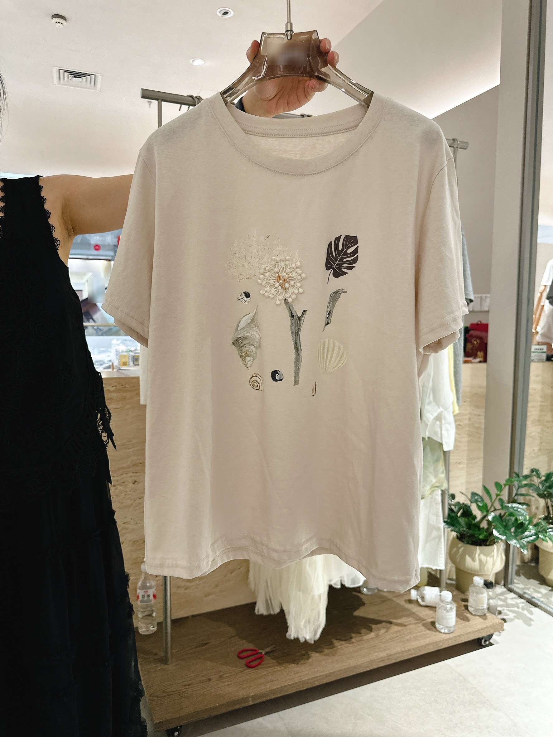B65.柔美花朵圖畫TEE
