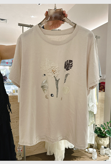B65.柔美花朵圖畫TEE