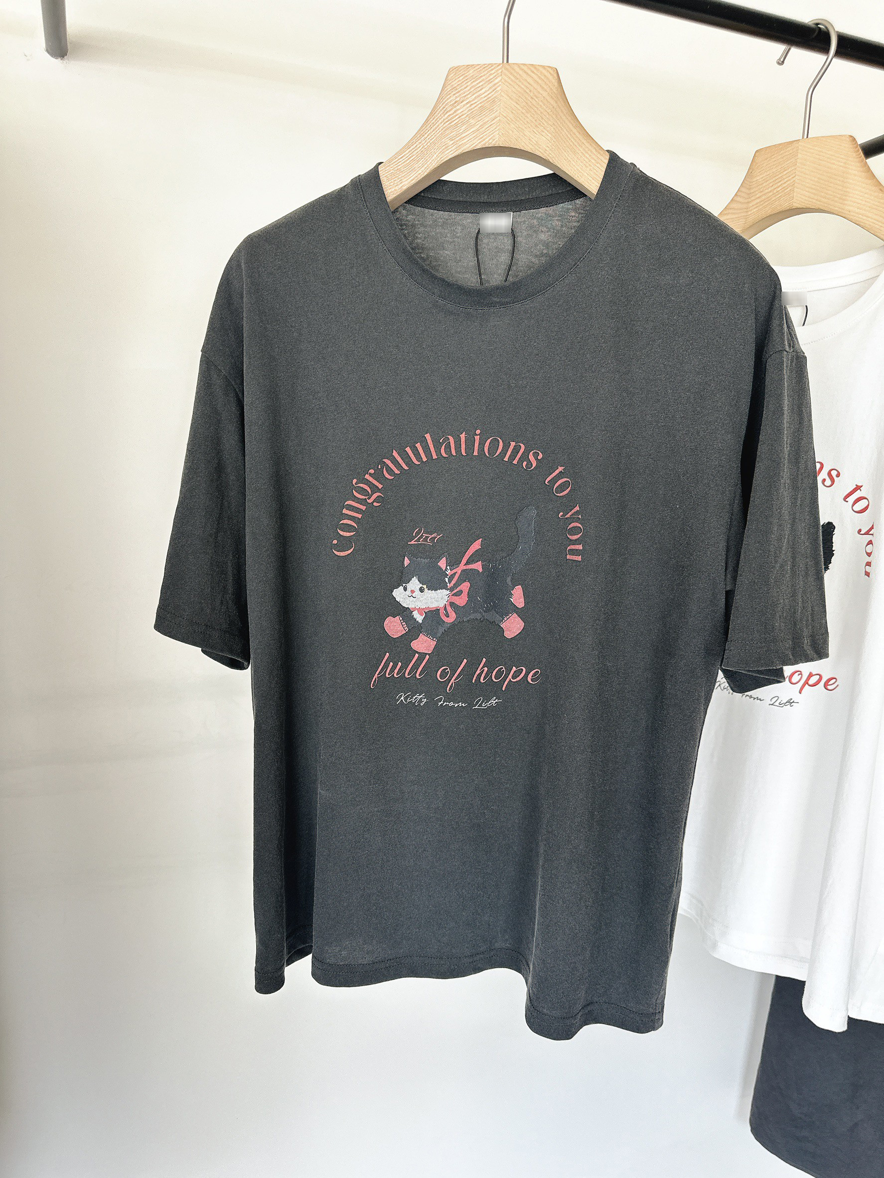 B74.俏皮跳躍小黑貓TEE