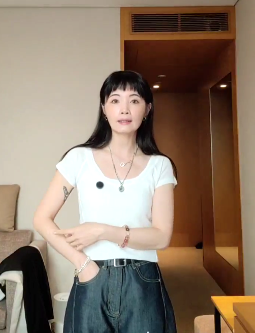 B14.夏日顯瘦直坑條TEE
