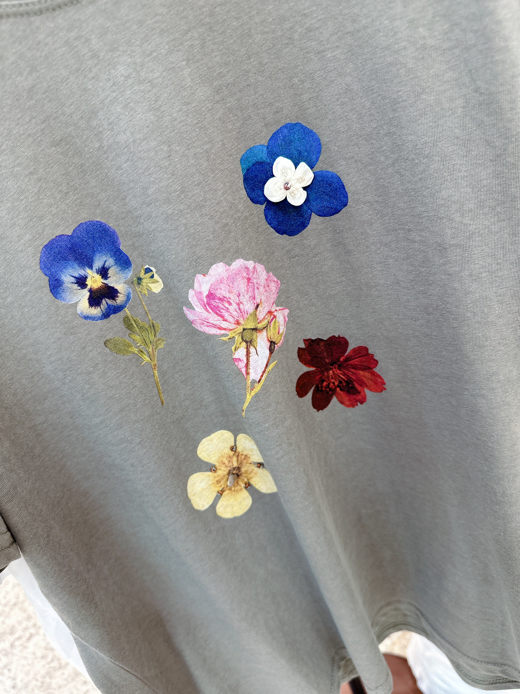 B68.典雅閒逸花朵TEE