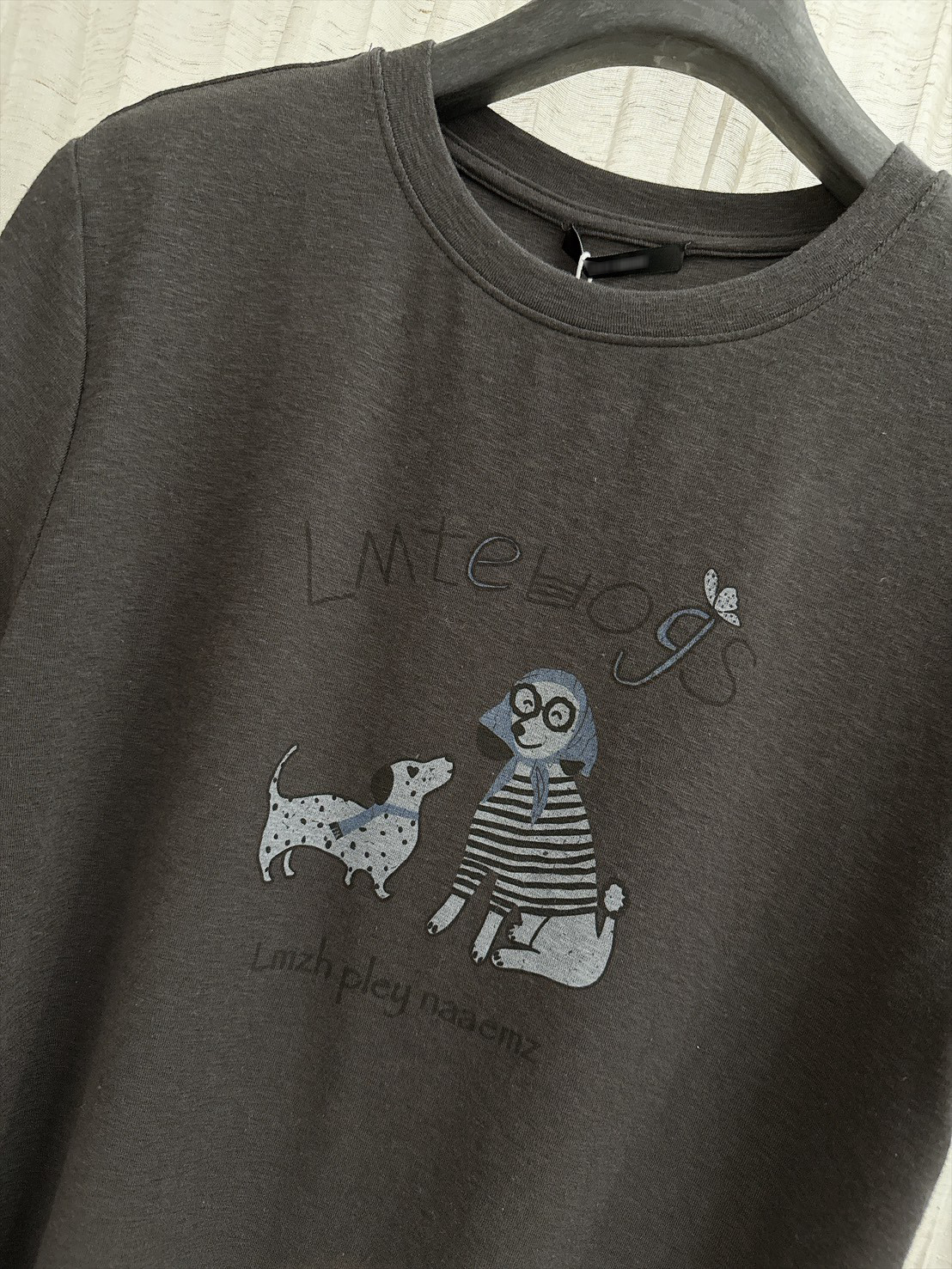 B77.趣味插圖頭巾狗狗TEE