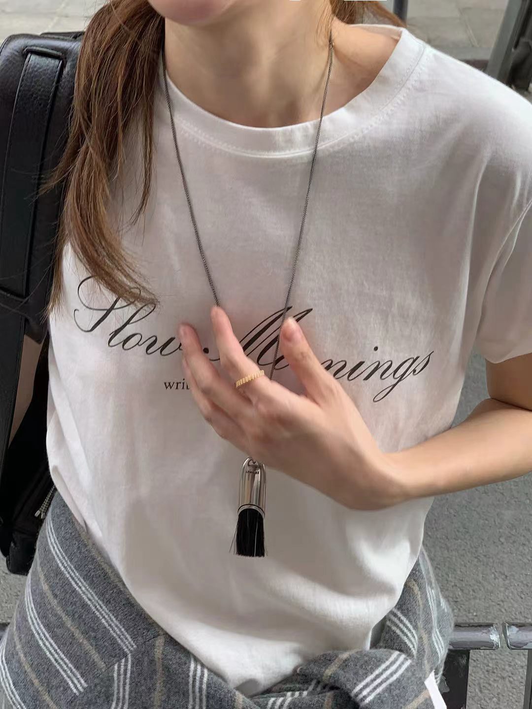B37.大V家法式草寫印字TEE