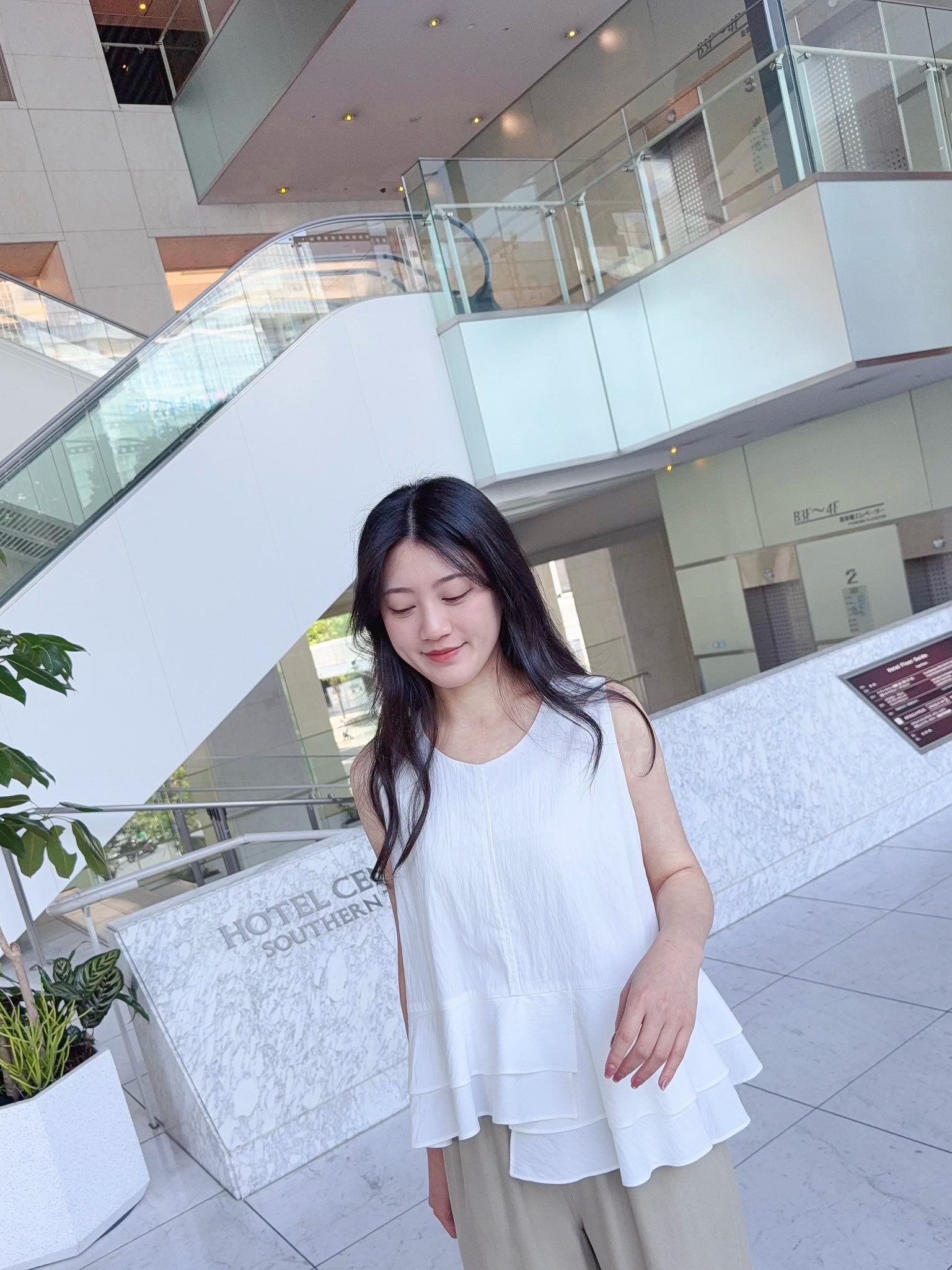 B115.甜美女孩下襬不規則傘狀背心