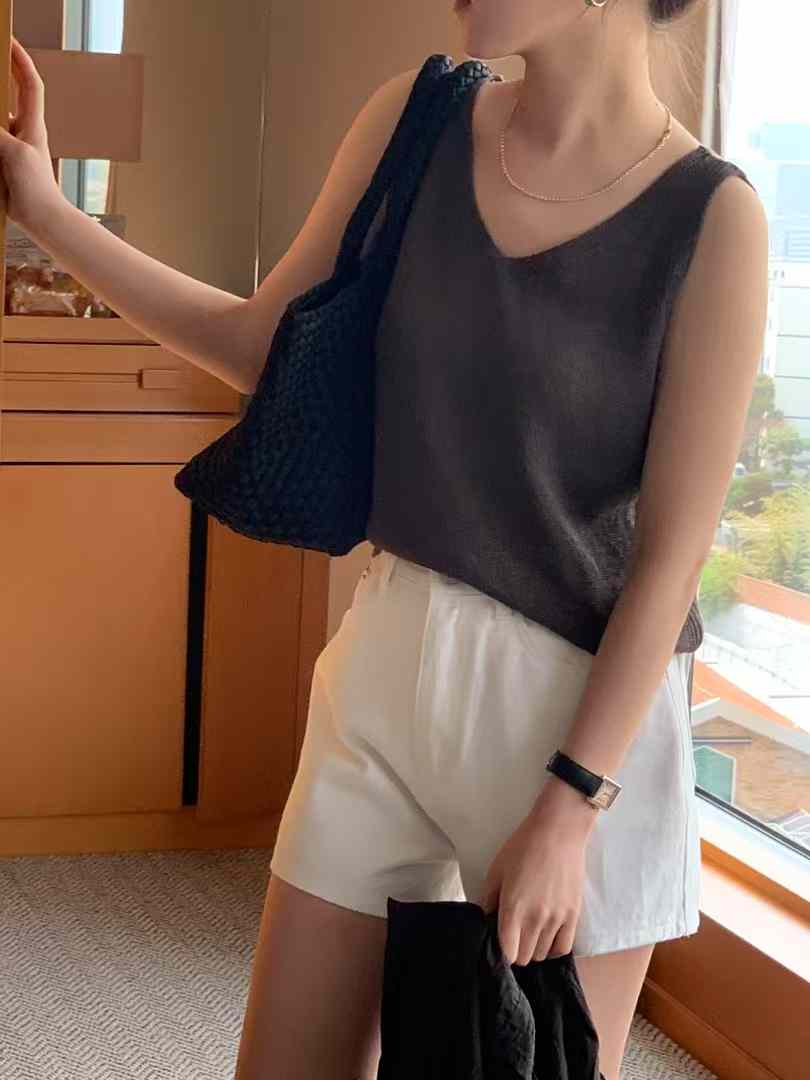 A72.簡單質感V領針織背心
