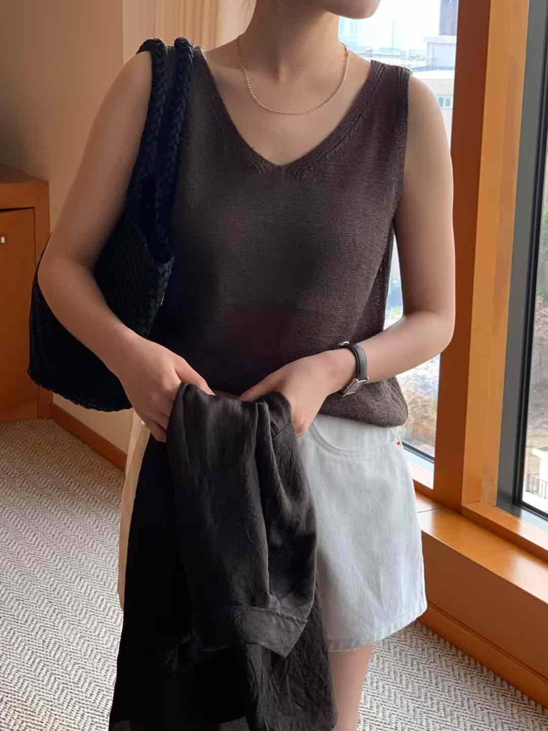 A72.簡單質感V領針織背心