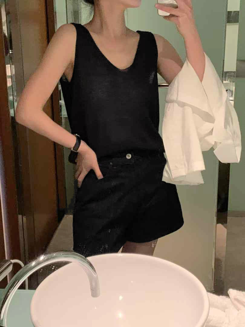 A72.簡單質感V領針織背心