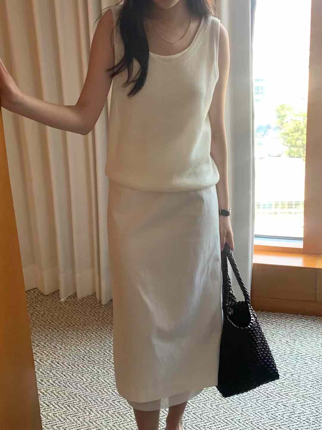 A72.簡單質感V領針織背心