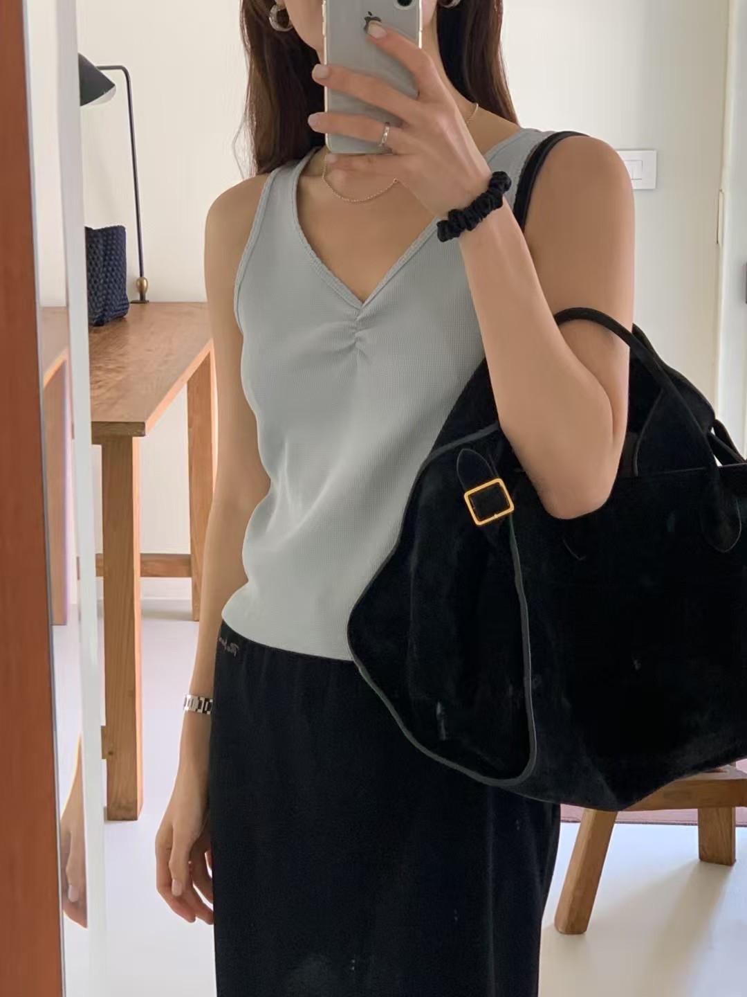 清爽家V領抓皺莫代爾背心