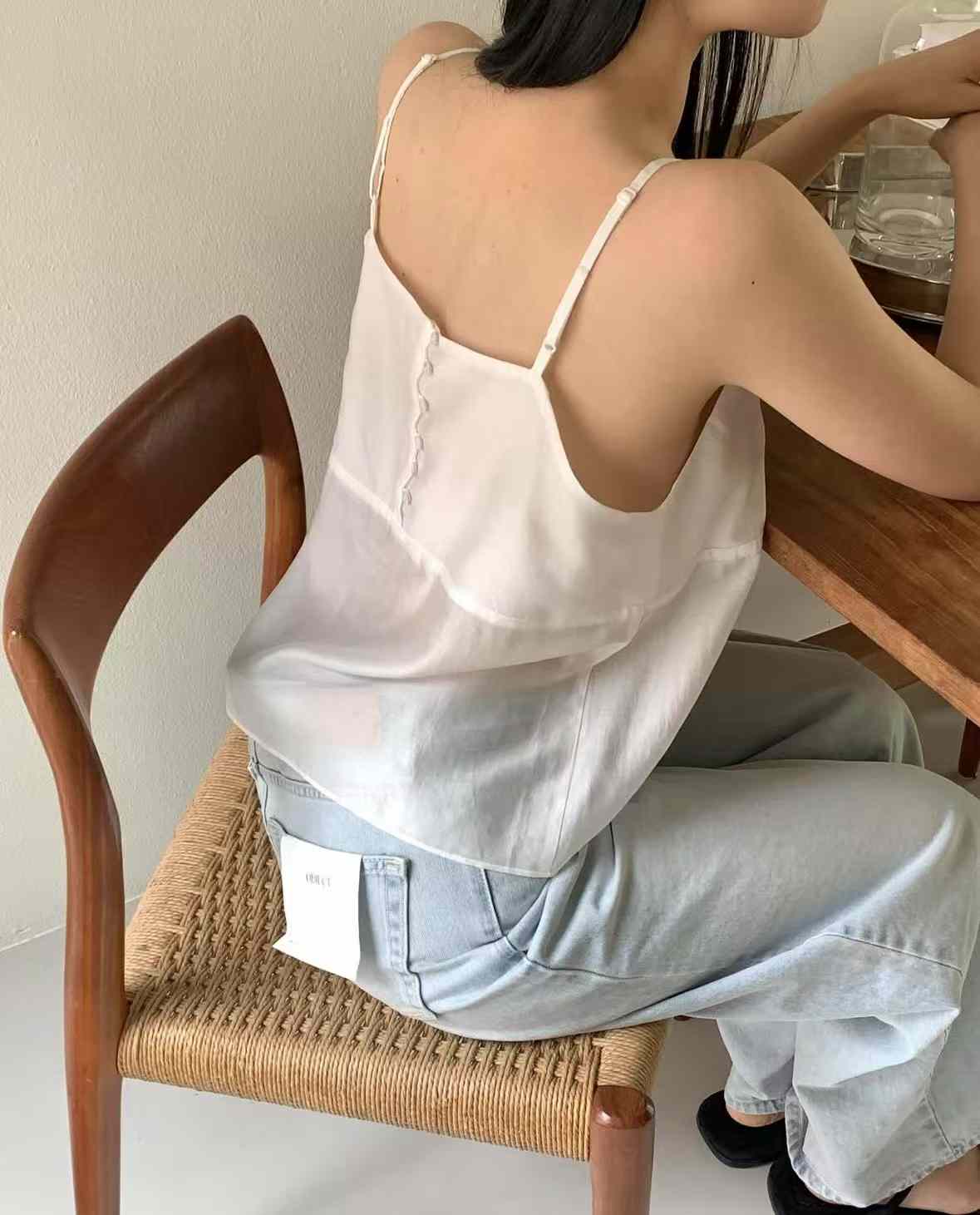 A109.細肩美背小排釦天絲背心