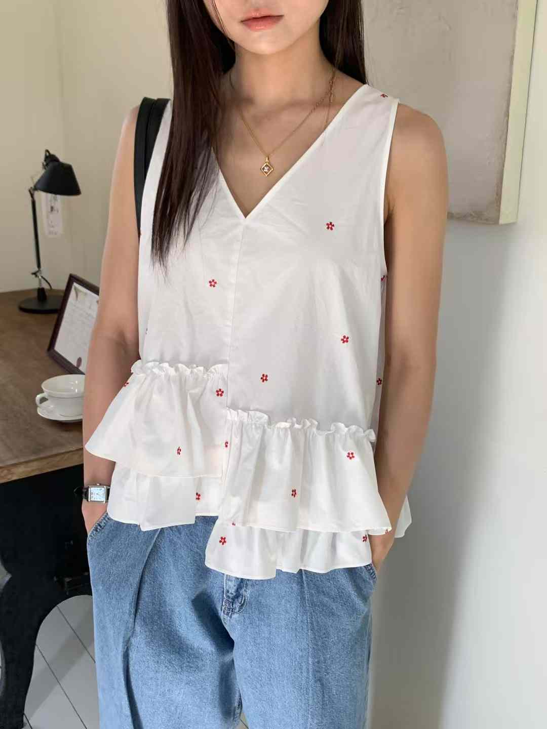 B02.小花刺繡蛋糕背心