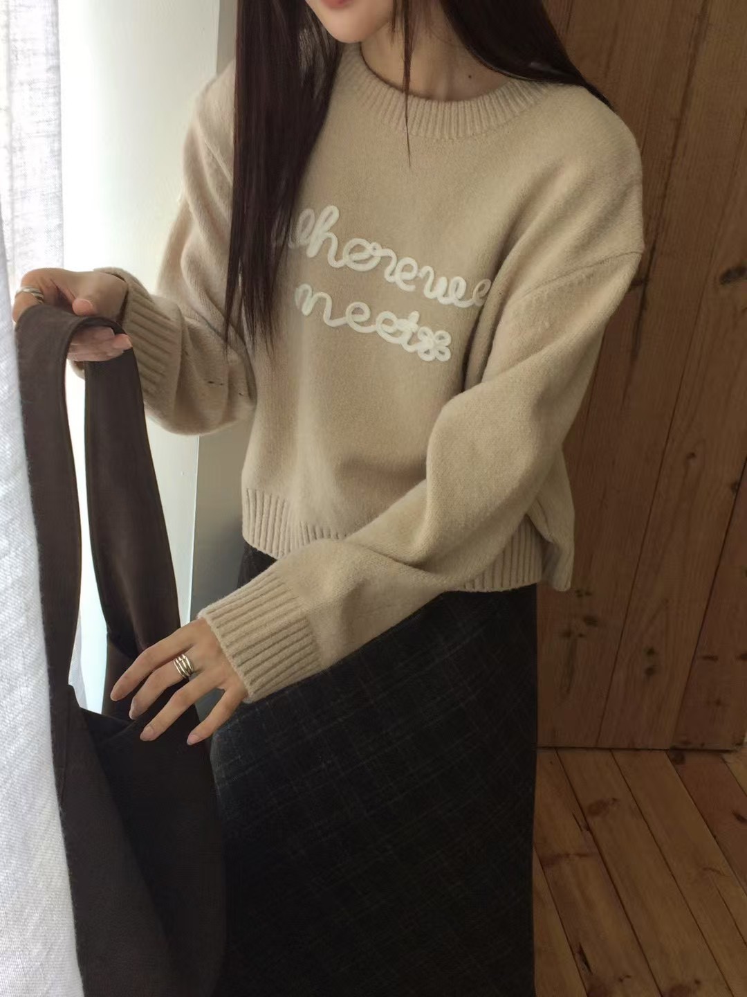 B41.可愛英文半立體繡字毛衣